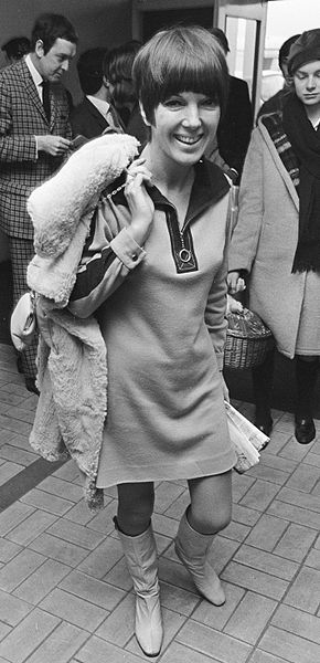 Mary_Quant_in_a_minidress_(1966).jpg