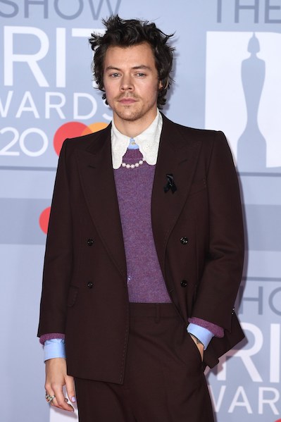 Harry Styles with a touch of pearl at the Brit Awards 2020