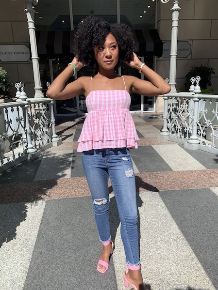Lexxi stuns in a blue and pink staple!